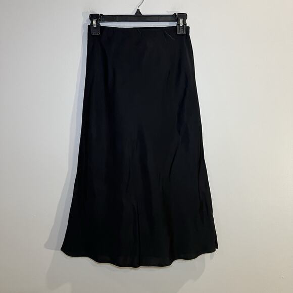 Bundle Of Two Victoria’s Secret Satin Skirts Size XS Black Solid Floral Print - Picture 3 of 5